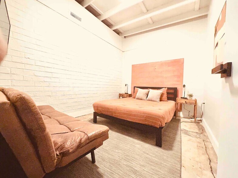 More Photos Of 380 SW Amal Dr, Atlanta Freestanding For Sale