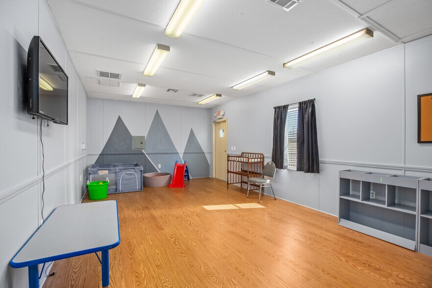 More Photos Of 1255 Mountainview Rd, King Religious Facility For Sale