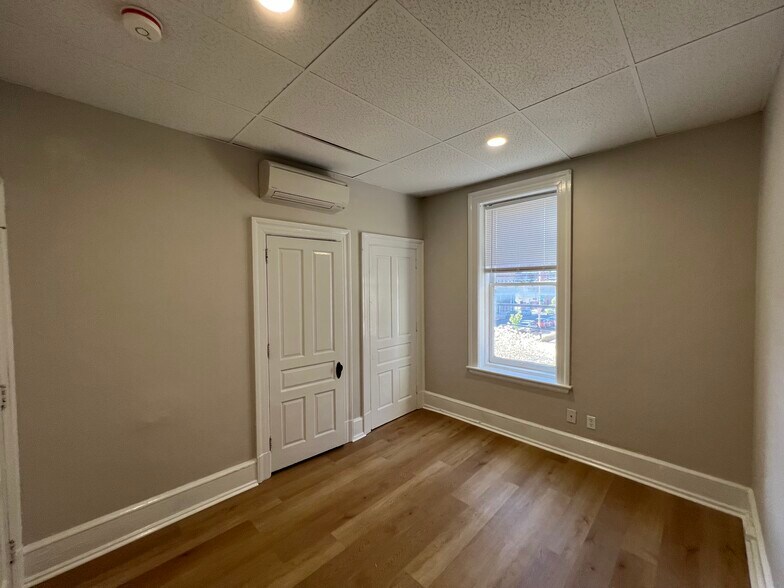 More Photos Of 125 N George St, York Storefront Retail Residential For Lease