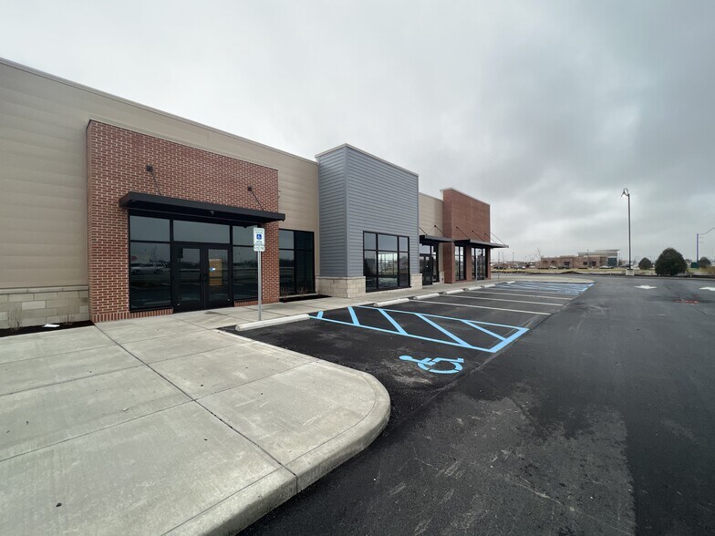 More Photos Of 13588 Bent Grass Ln, Fishers Storefront For Sale