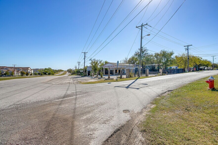 More Photos Of 5715 Azle Ave, Fort Worth Storefront Retail Office For Lease