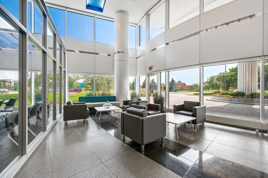 More Photos Of 40 Skokie Blvd, Northbrook Office For Lease