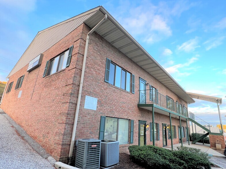 More Photos Of 9601-9611 Reisterstown Rd, Owings Mills Office For Lease