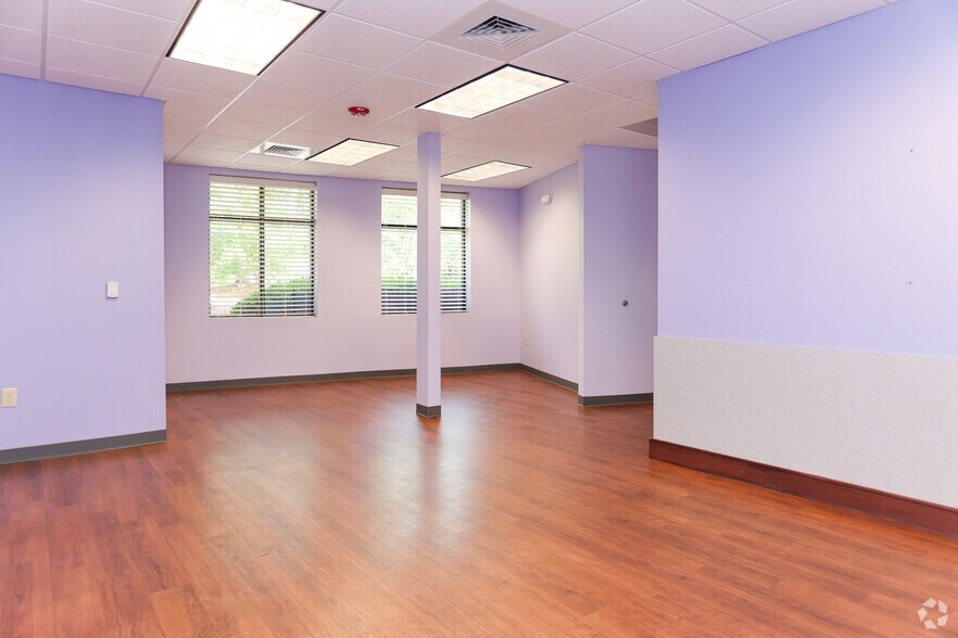 More Photos Of 10320 Mallard Creek Rd, Charlotte Unknown For Lease