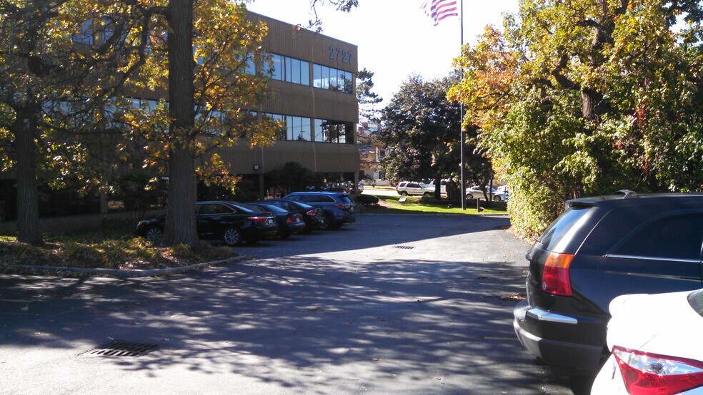 More Photos Of 2727 N Grandview Blvd, Waukesha Office For Sale