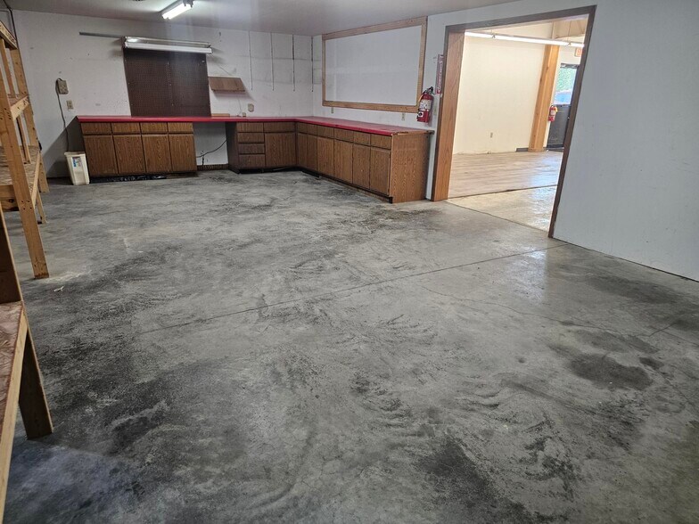 More Photos Of 804 N Union St, Mauston Freestanding For Lease