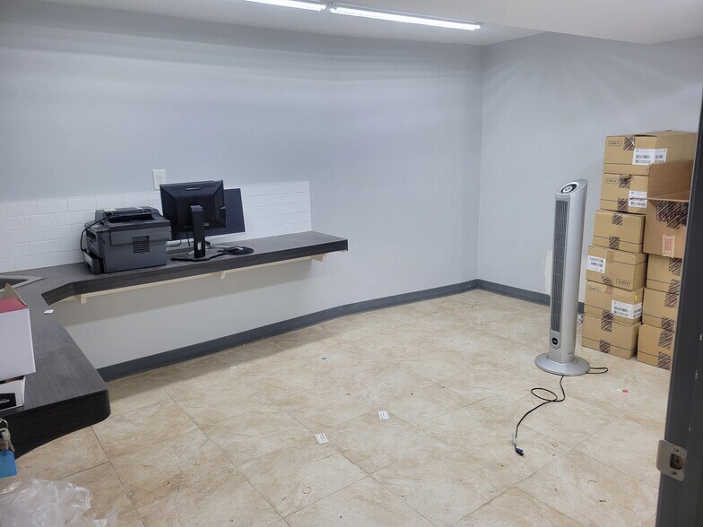 More Photos Of 13617 38th Ave, Flushing Storefront Retail Office For Lease