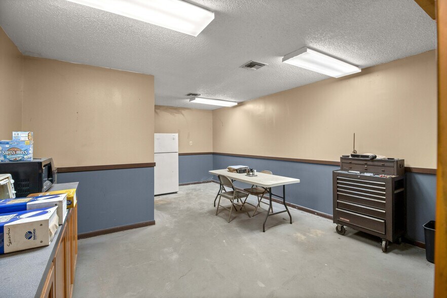 More Photos Of 1031 NE 16th St, Ocala Manufacturing For Lease
