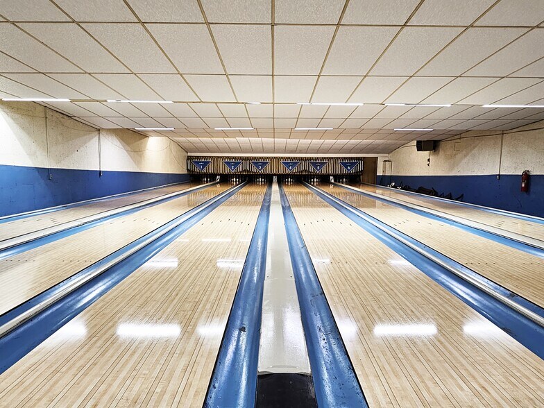More Photos Of 527 Market St, Bolivar Bowling Alley For Sale