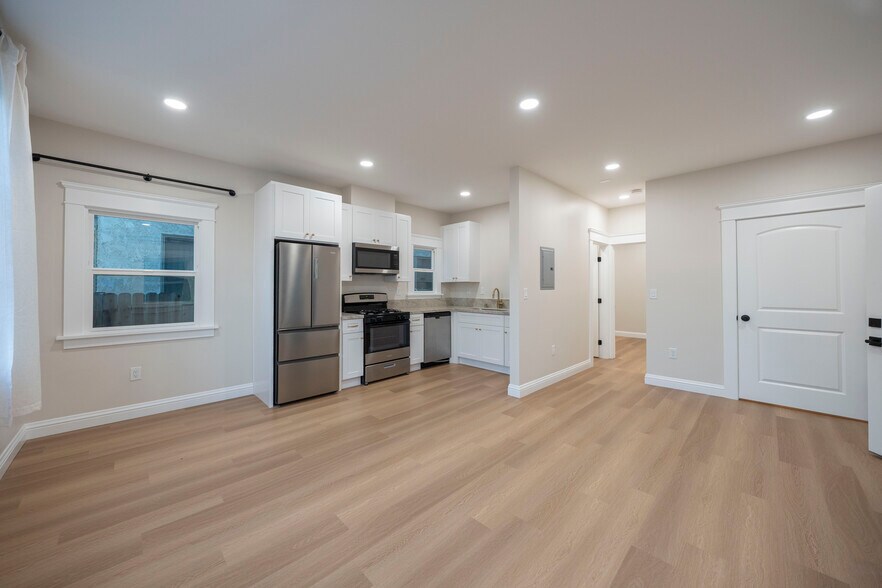 More Photos Of 1820 E 2nd St, Long Beach Apartments For Sale