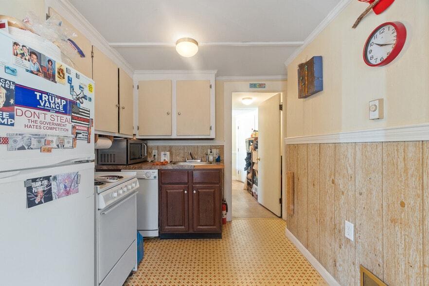 More Photos Of 561 Main St, Boxford General Retail For Sale