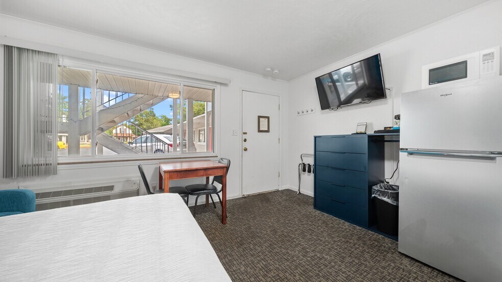 More Photos Of 1010 E Front St, Traverse City Hotel For Sale