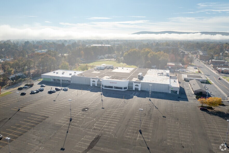 More Photos Of 299 S Main St, Elmira Freestanding For Lease