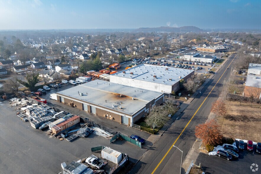More Photos Of 50 Wyandanch Ave, Wyandanch Warehouse For Lease