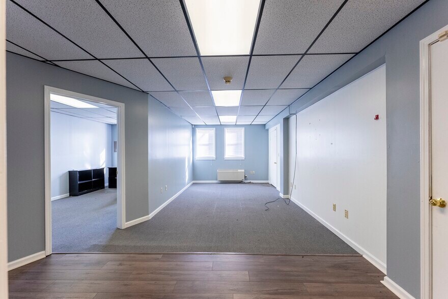 More Photos Of 447 Broadway, Ulster Park Office For Sale