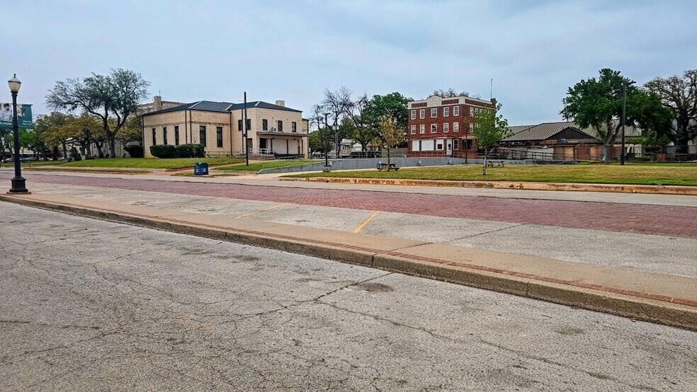 More Photos Of 620 Oak St, Graham Office Residential For Sale