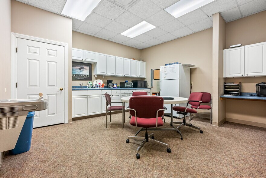 More Photos Of 834-840 Lagoon Business Loop, Montgomery Light Distribution For Lease