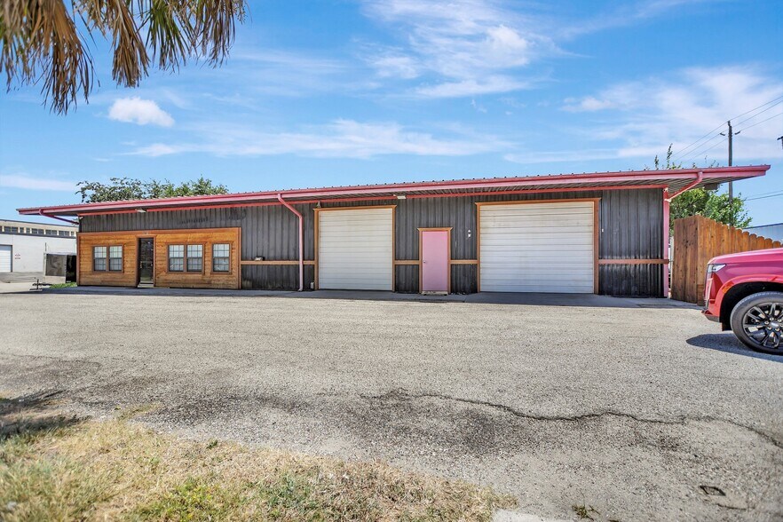 More Photos Of 902 51st St, Galveston Light Manufacturing For Sale