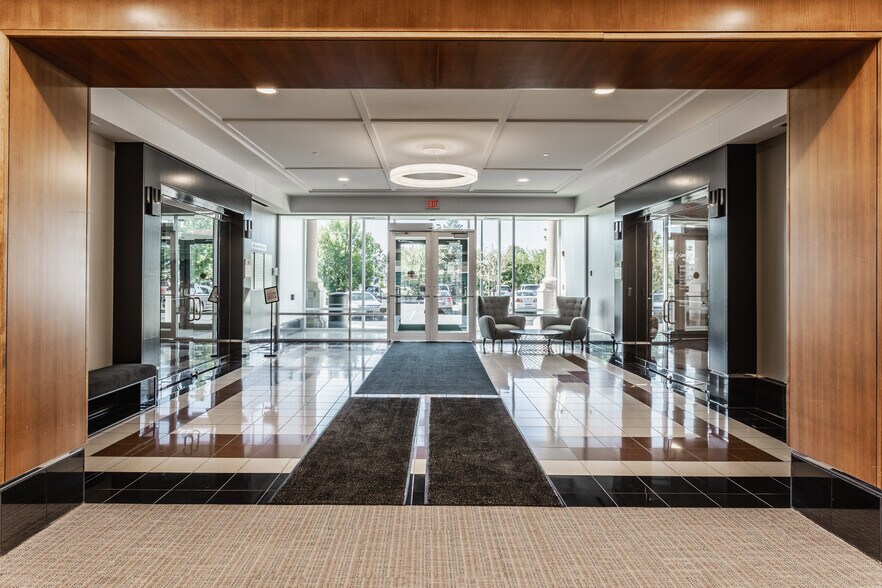 More Photos Of 555 E County Line Rd, Greenwood Medical For Lease