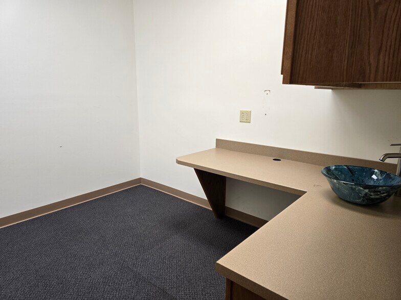 More Photos Of 4100-4130 Wilder Rd, Bay City Storefront For Lease