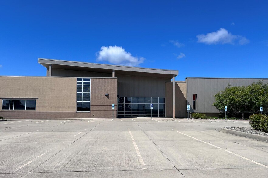 More Photos Of 1002 Interstate Dr, Champaign Medical For Lease