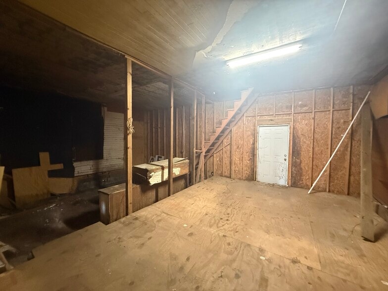 More Photos Of 6640 US Highway 70 W, La Grange Flex For Sale