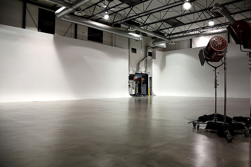 More Photos Of 1031 S Victory Blvd, Burbank Warehouse For Lease