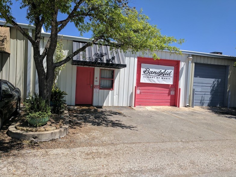 More Photos Of 2309-2311 Thornton Rd, Austin Warehouse For Lease