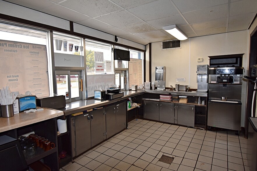 More Photos Of 911 South St, Jesup Restaurant For Sale