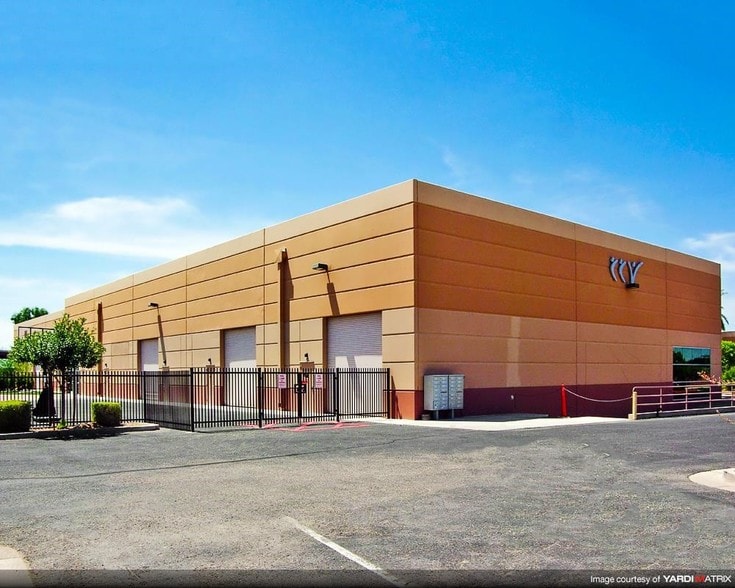 More Photos Of 1595 N 113th Ave, Avondale Showroom For Lease