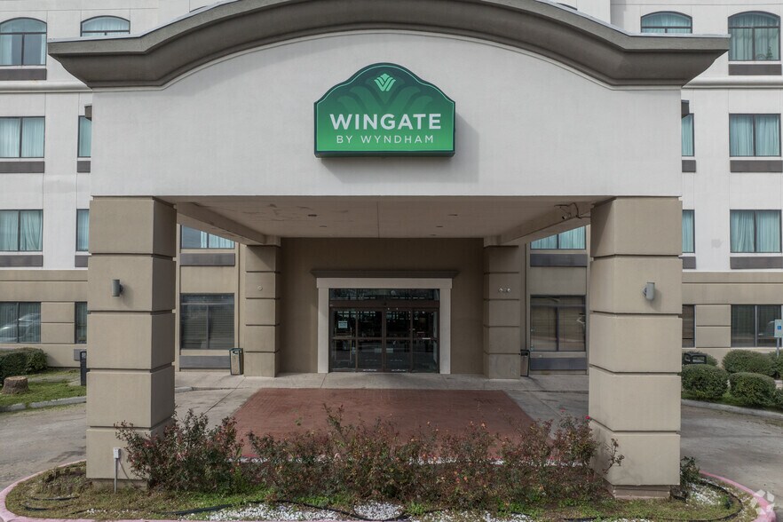 More Photos Of 9050 Mills Rd, Houston Hotel For Sale