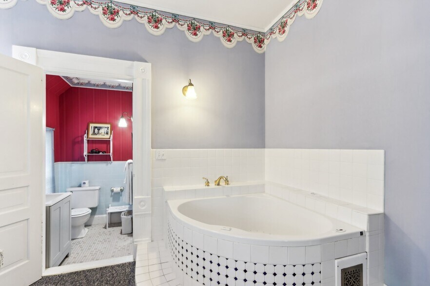 More Photos Of 910 River Rd, Wisconsin Dells Hotel For Sale