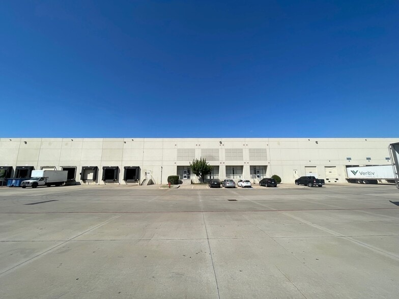 Primary Photo Of 5200 SW 36th St, Oklahoma City Distribution For Lease