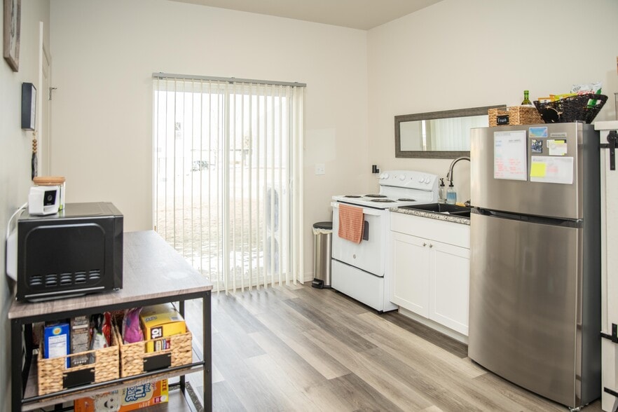 More Photos Of 708-724 Cedar Creek Ave, Montrose Apartments For Sale