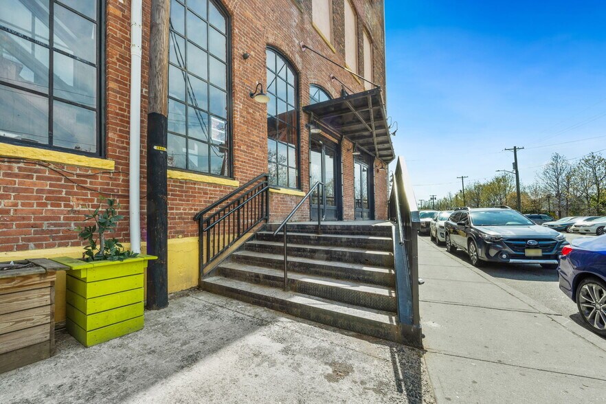 More Photos Of 451 Communipaw Ave, Jersey City Warehouse For Sale