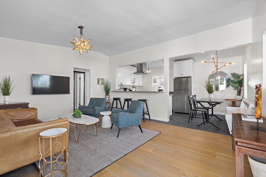 More Photos Of 705 6th Ave, Venice Apartments For Sale