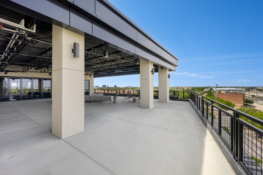 More Photos Of 4900 Arapaho Rd, Addison Office For Sale