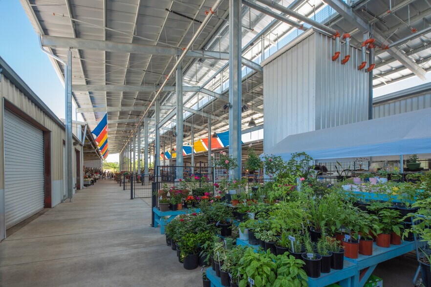 More Photos Of 2520 Airline Dr, Houston Storefront For Sale