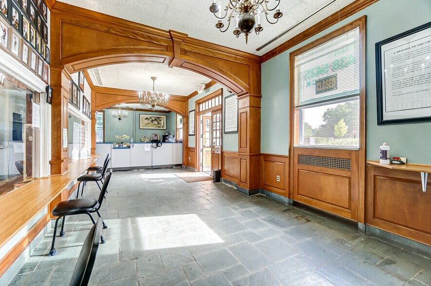 More Photos Of 20 Iron Gate Park Dr, Centerville Storefront Retail Office For Lease