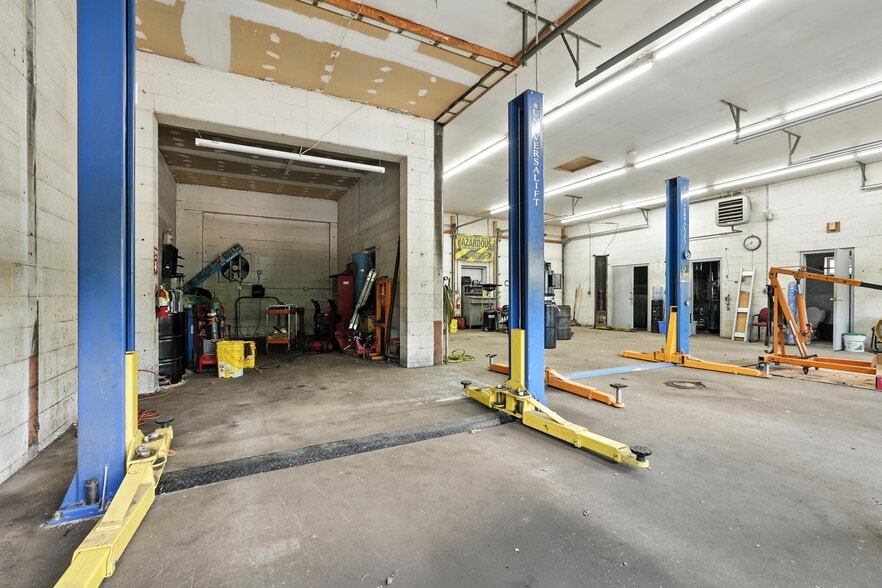 More Photos Of 25 Yelle St, Chicopee Auto Repair For Sale