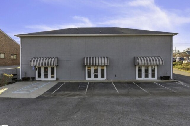 More Photos Of 812 W Wade Hampton Blvd, Greer Office Residential For Lease