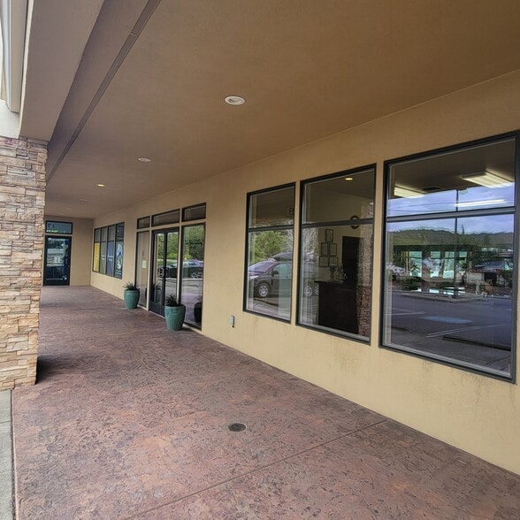 More Photos Of 2198 NE Stephens St, Roseburg Office For Lease