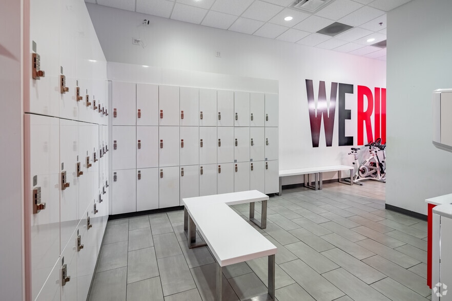 More Photos Of 1050 Glenbrook Way, Hendersonville Storefront For Lease