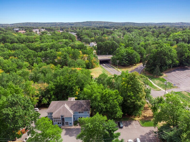 More Photos Of 155 Sycamore St, Glastonbury Office For Lease