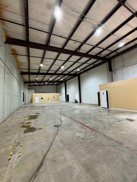 More Photos Of 6612 S 28th St, McAllen Warehouse For Lease