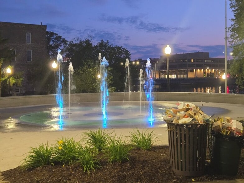 More Photos Of 220 N Water St, Rockford Flex For Sale