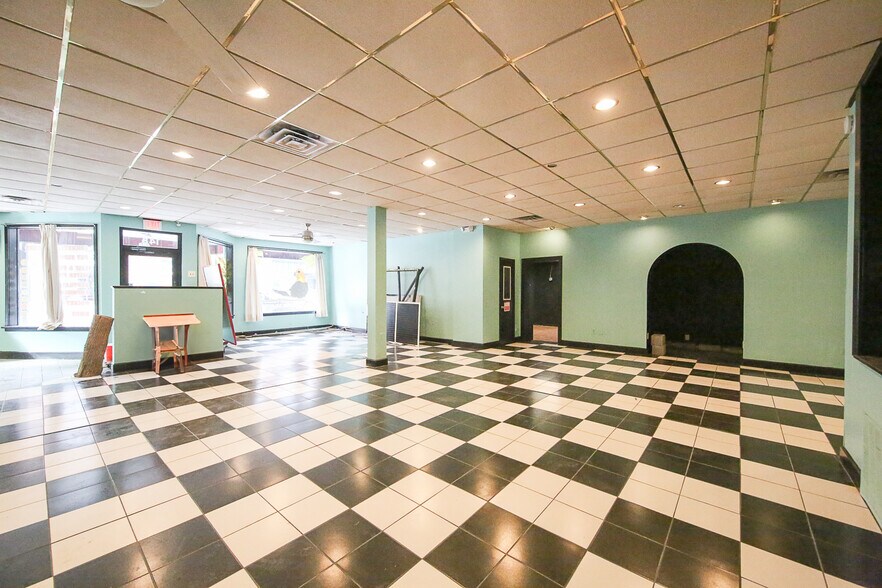 More Photos Of 130-148 Penn Ave, Salem Storefront Retail Office For Sale