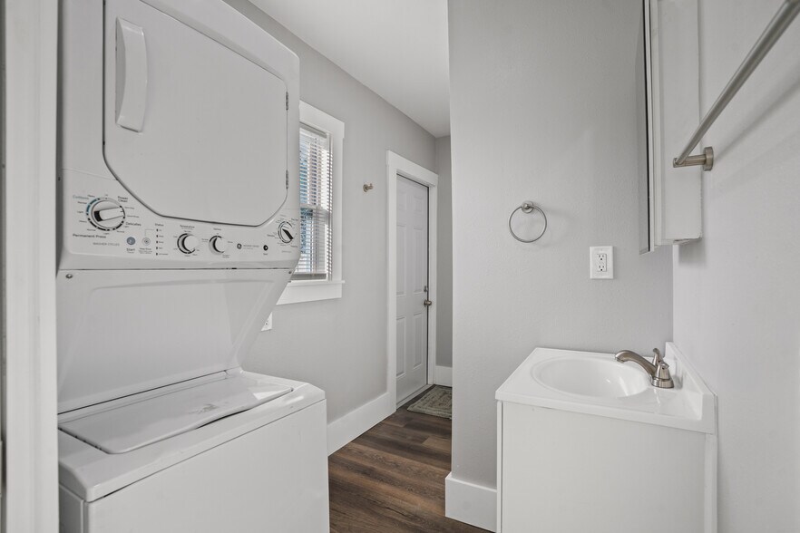 More Photos Of 1006 15th Ave NW, Largo Multifamily For Sale