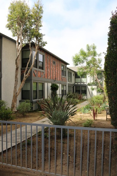More Photos Of 1008 20th St, Santa Monica Apartments For Sale