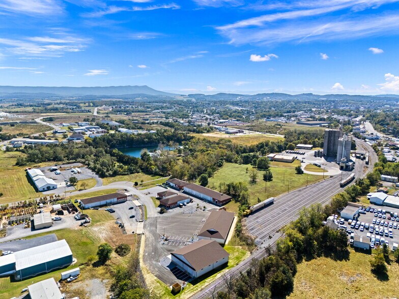 More Photos Of 975 Sawtooth Oak Cir, Harrisonburg Warehouse For Lease